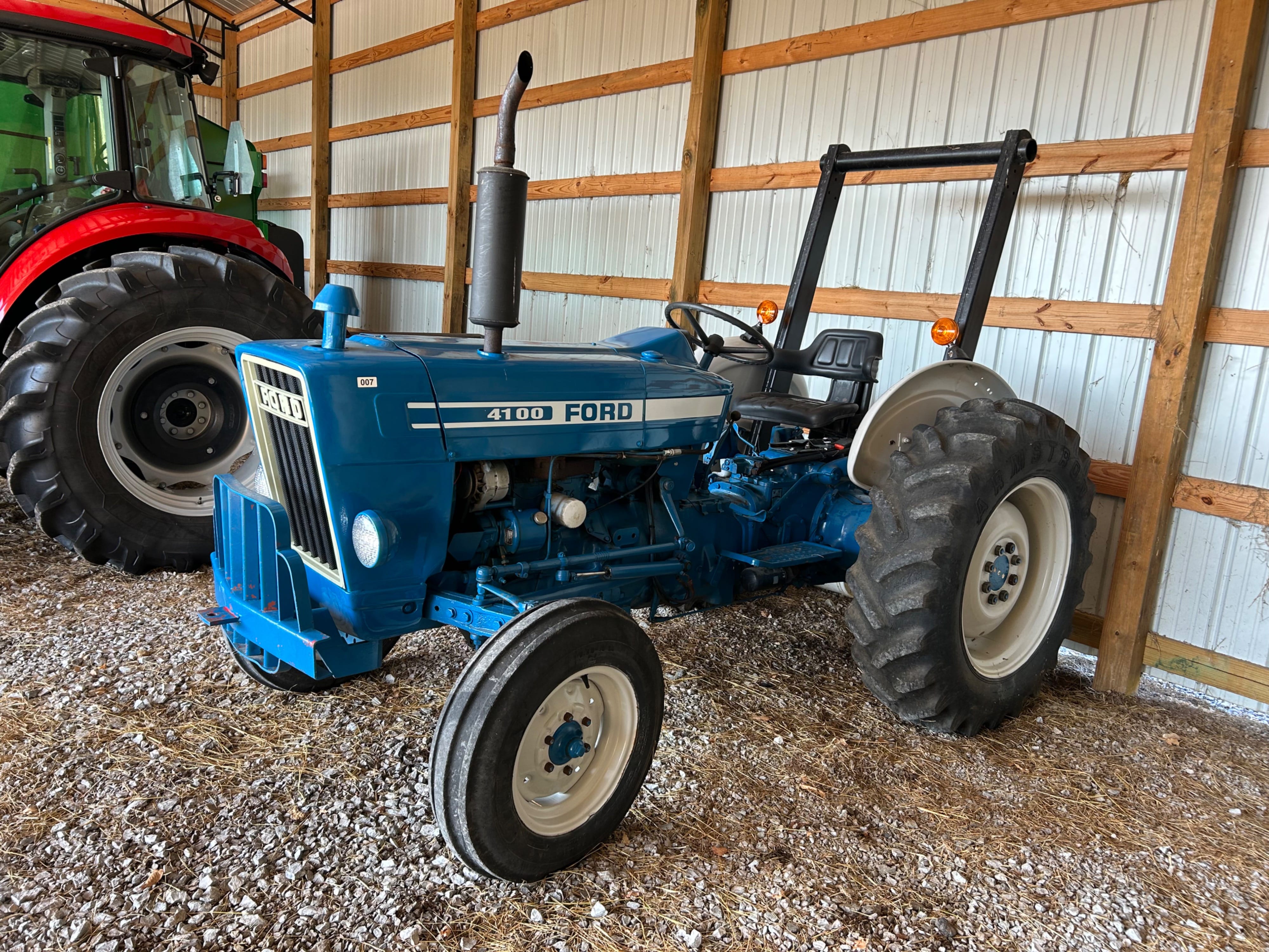 Ford 4100 Equipment Image0