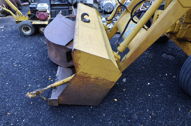 Image of Ford 420 equipment image 1