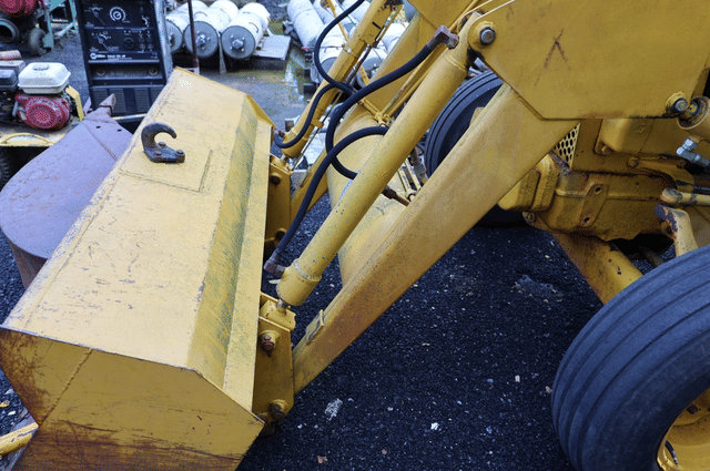 Image of Ford 420 equipment image 2