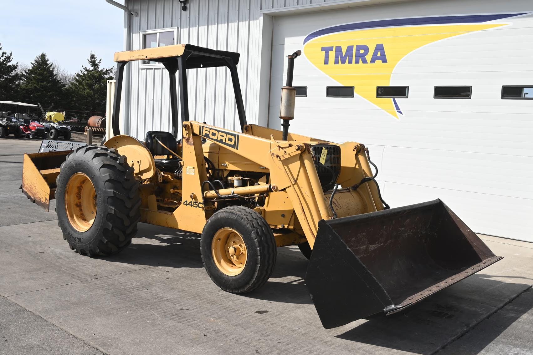 Ford 445C Equipment Image0