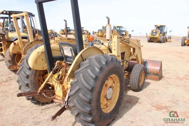 Image of Ford 445 equipment image 2