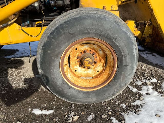 Image of Ford 4500 equipment image 3