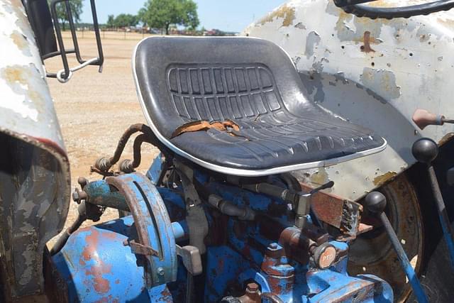 Image of Ford 4600 equipment image 4