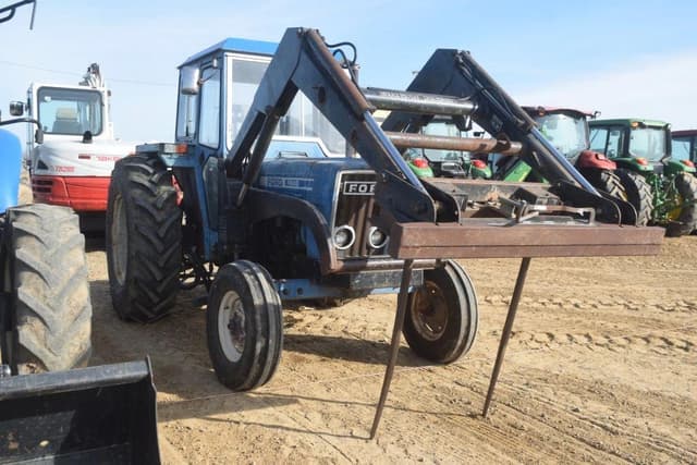 Image of Ford 4600 equipment image 3