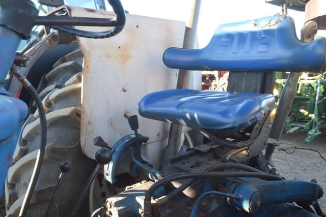 Image of Ford 4600 equipment image 4