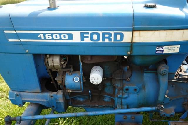 Image of Ford 4600 equipment image 3