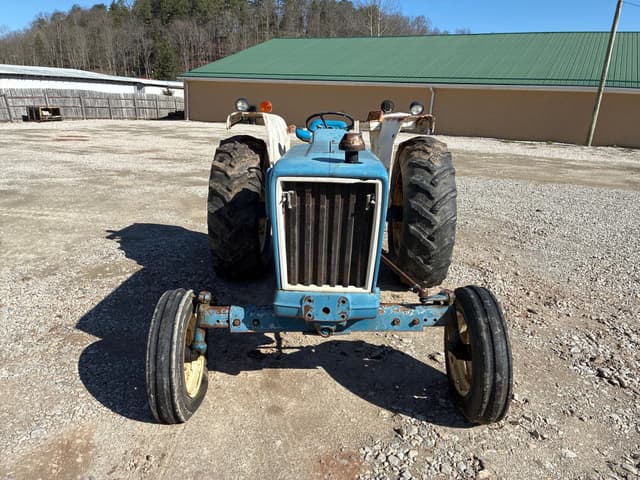 Image of Ford 4600 equipment image 3