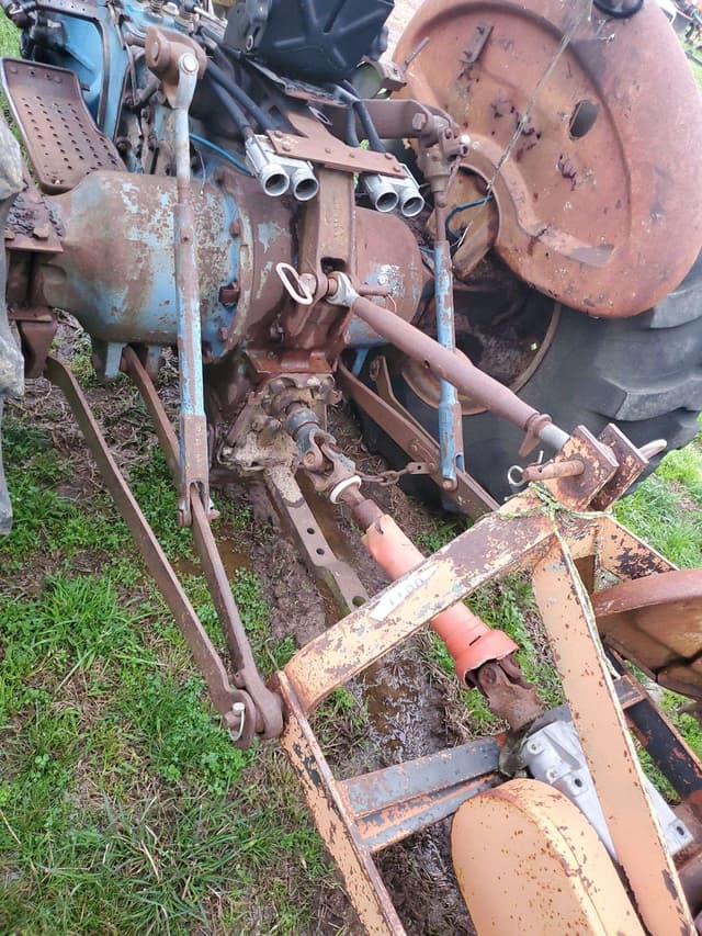 Image of Ford 4600 equipment image 2