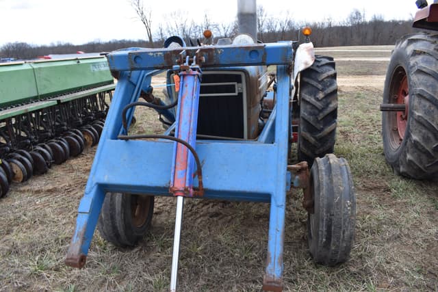 Image of Ford 4600 equipment image 3