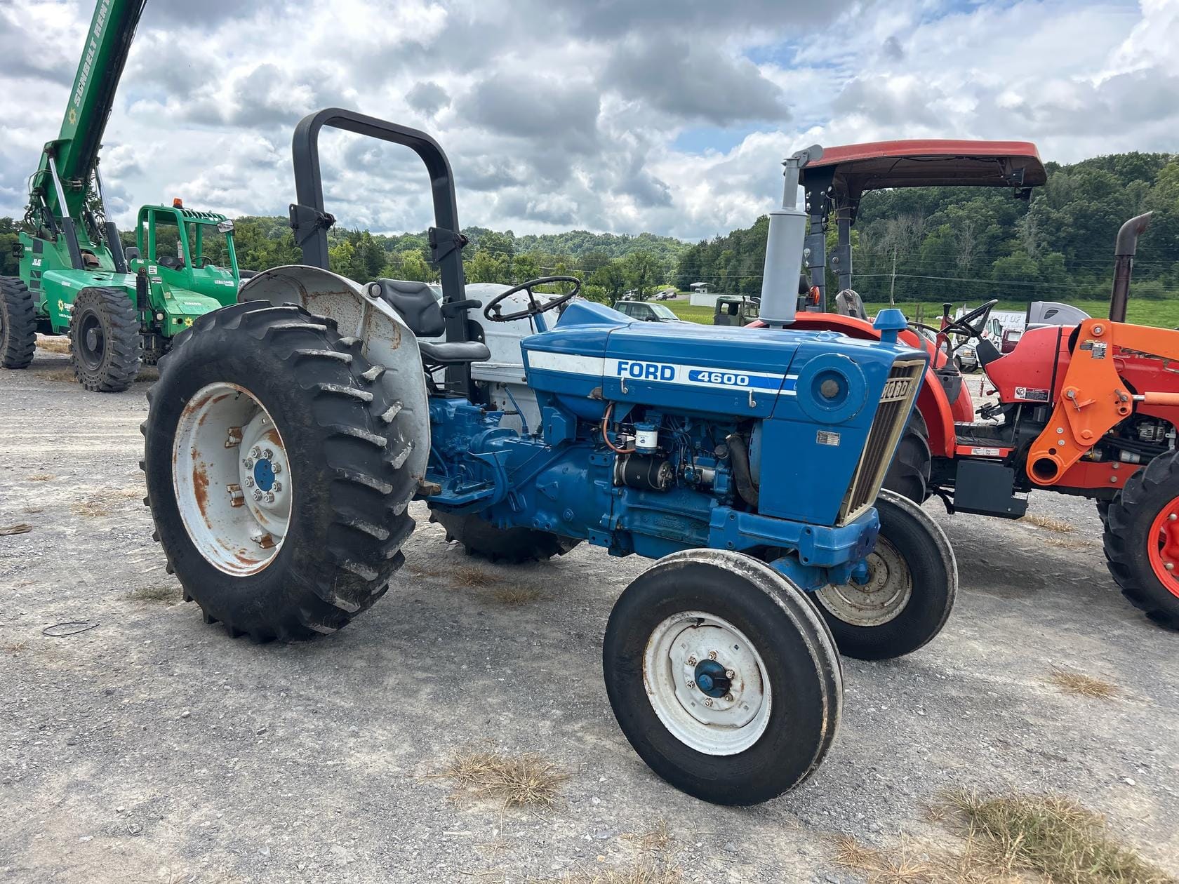 Ford 4600 Equipment Image0