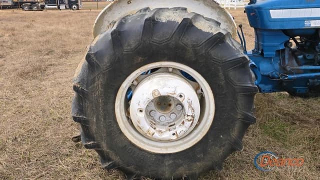 Image of Ford 4600 equipment image 4