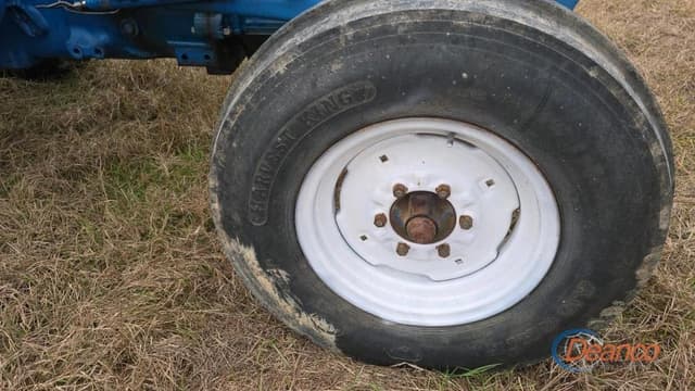 Image of Ford 4600 equipment image 3