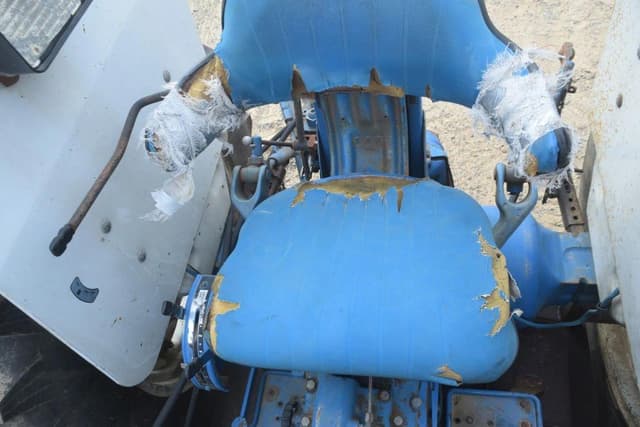 Image of Ford 4610 equipment image 4