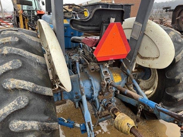 1983 Ford 4610 Equipment Image0