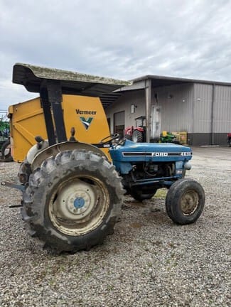 Ford 4610 Equipment Image0