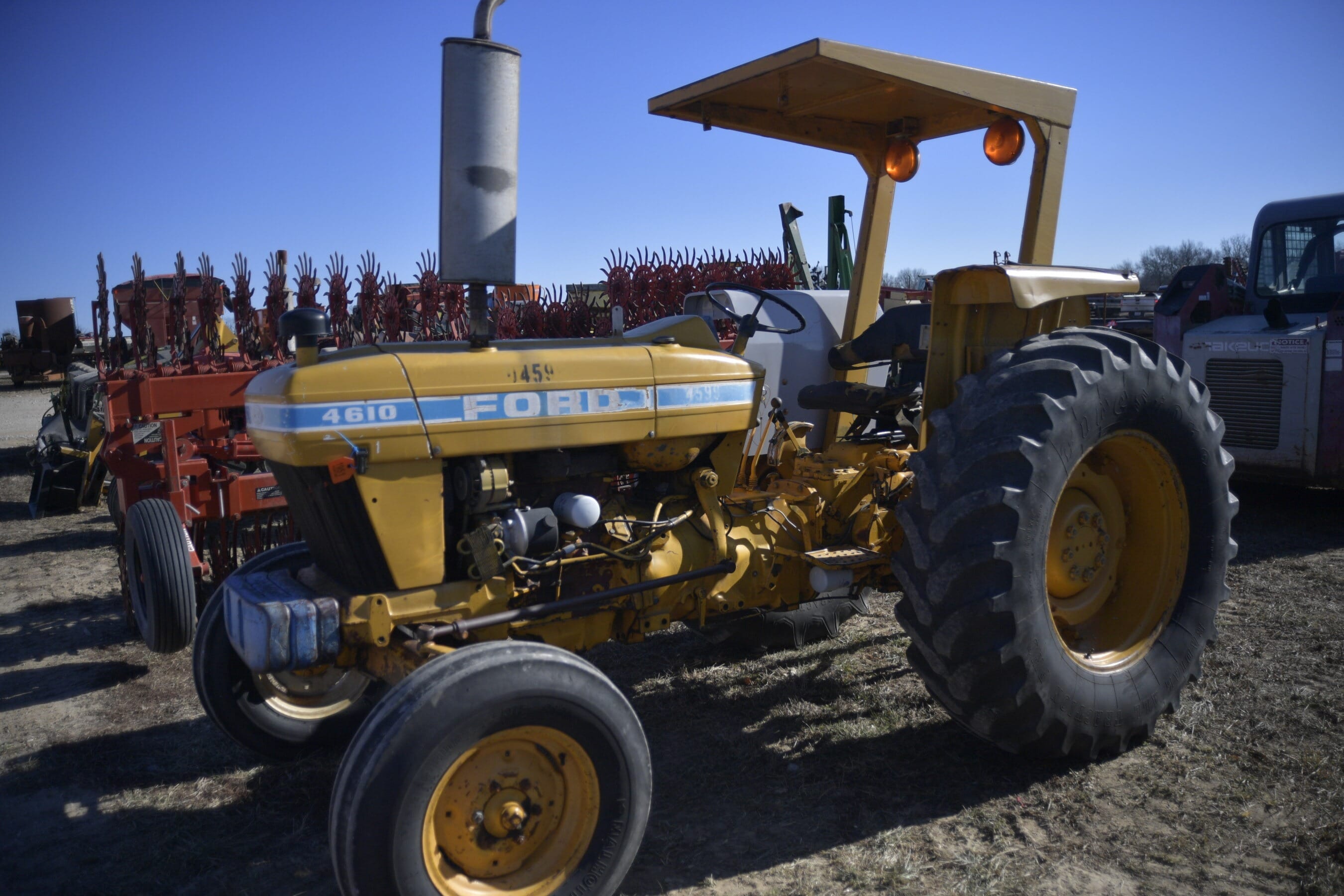 Ford 4610 Equipment Image0