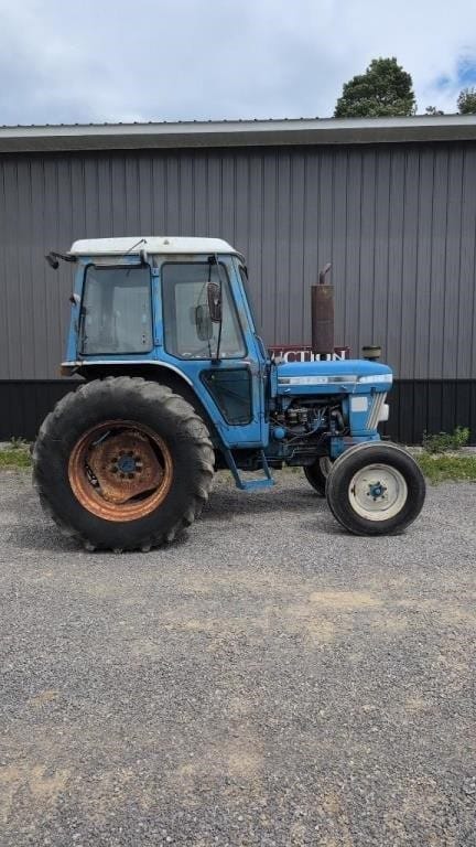 Ford 4610 Equipment Image0