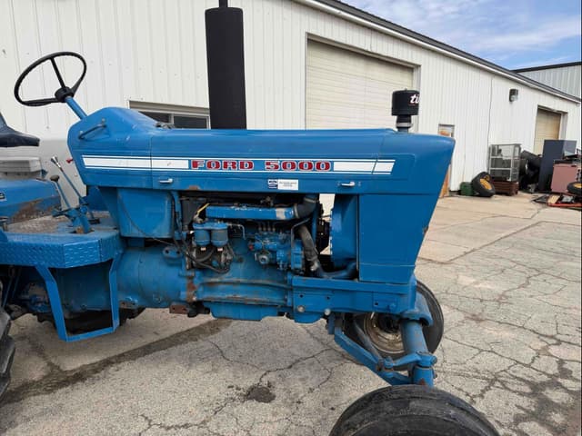 Image of Ford 5000 equipment image 3