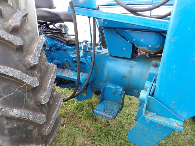 Image of Ford 5000 equipment image 3