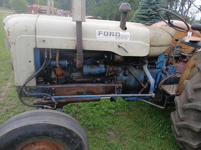 Image of Ford 5000 equipment image 2