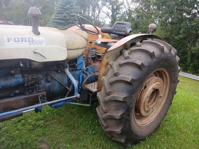 Image of Ford 5000 equipment image 3