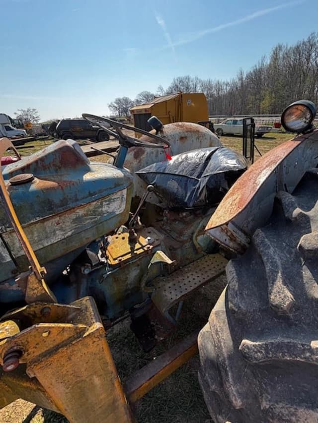 Image of Ford 5000 equipment image 4