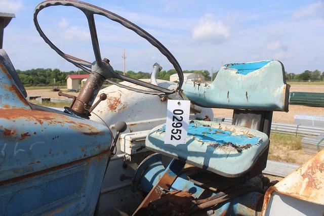 Image of Ford 5000 equipment image 4