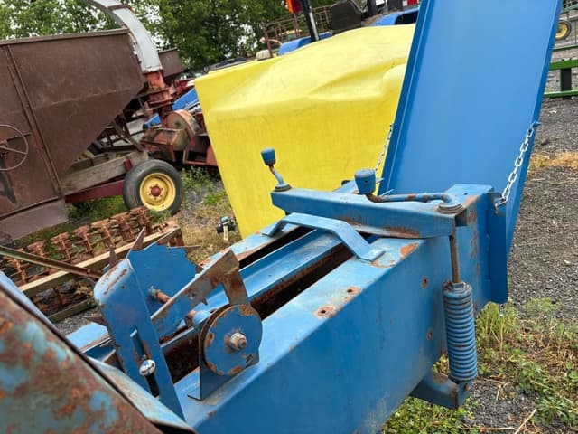 Image of Ford 530 equipment image 4