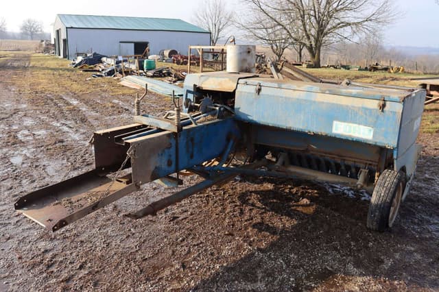 Image of Ford 532 equipment image 2