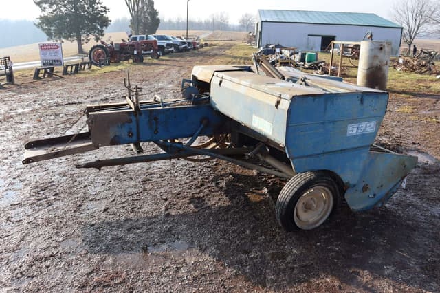 Image of Ford 532 equipment image 1