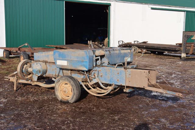 Image of Ford 532 equipment image 3