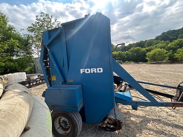 Image of Ford 552 equipment image 1