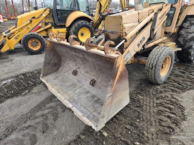Image of Ford 555 equipment image 1