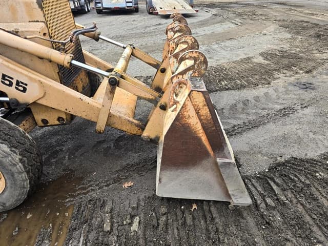 Image of Ford 555 equipment image 3