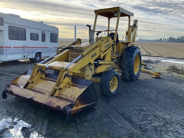 Image of Ford 555 equipment image 2