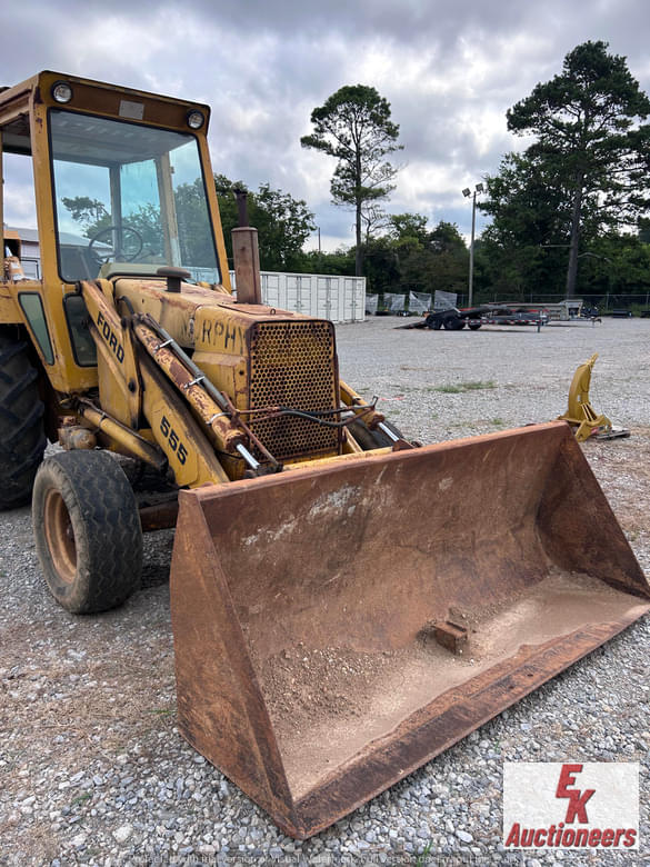 Image of Ford 555 equipment image 4