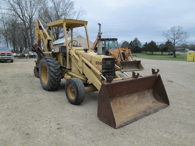 Image of Ford 555 equipment image 1