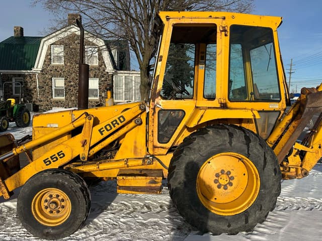 Image of Ford 555 equipment image 3