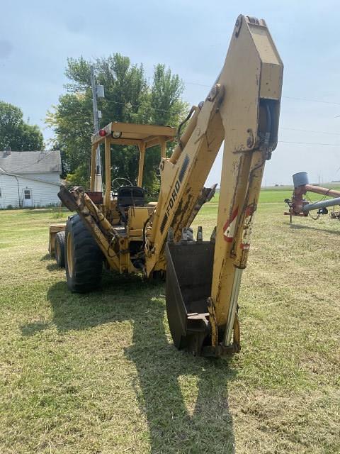 Image of Ford 555 equipment image 2