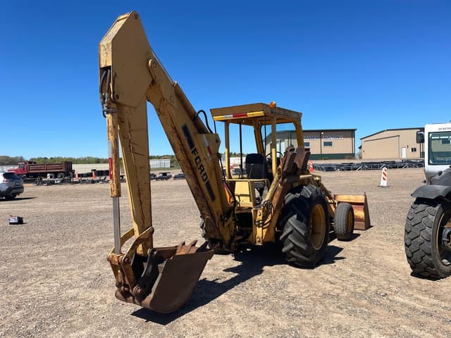 Image of Ford 555 equipment image 4
