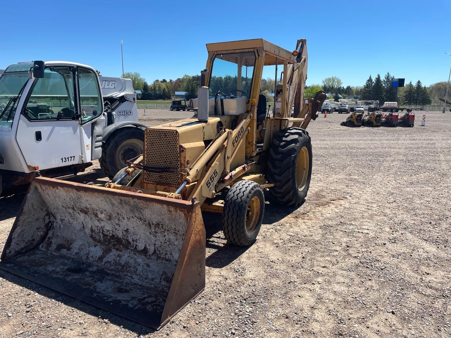 Ford 555 Equipment Image0