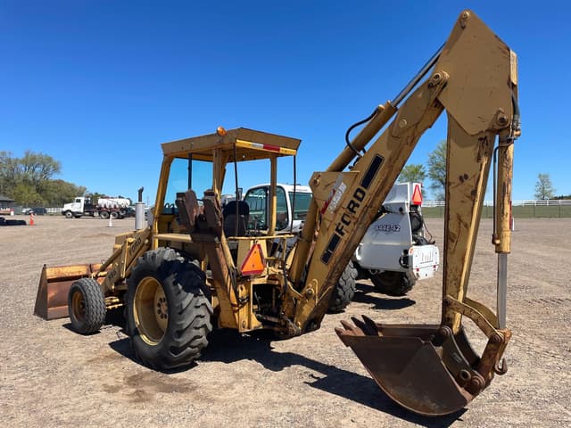 Image of Ford 555 equipment image 2