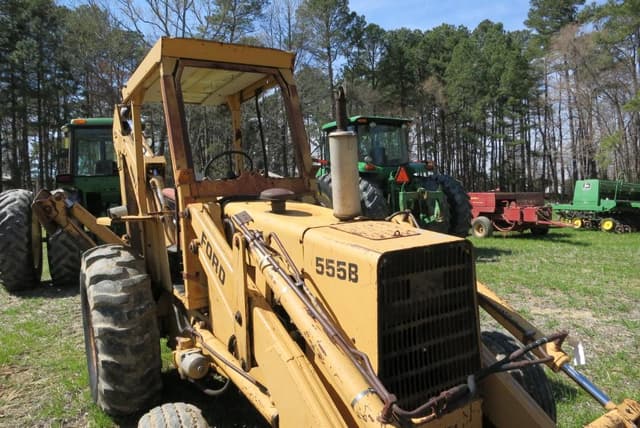 Image of Ford 555B equipment image 4