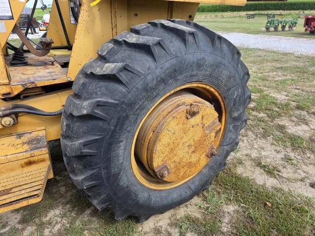 Image of Ford 555B equipment image 2