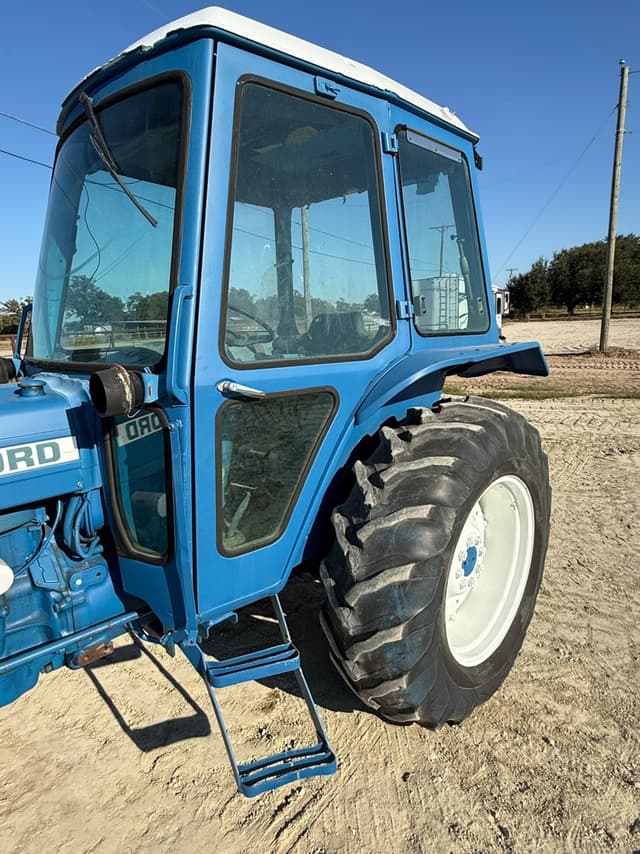 Image of Ford 5600 equipment image 4