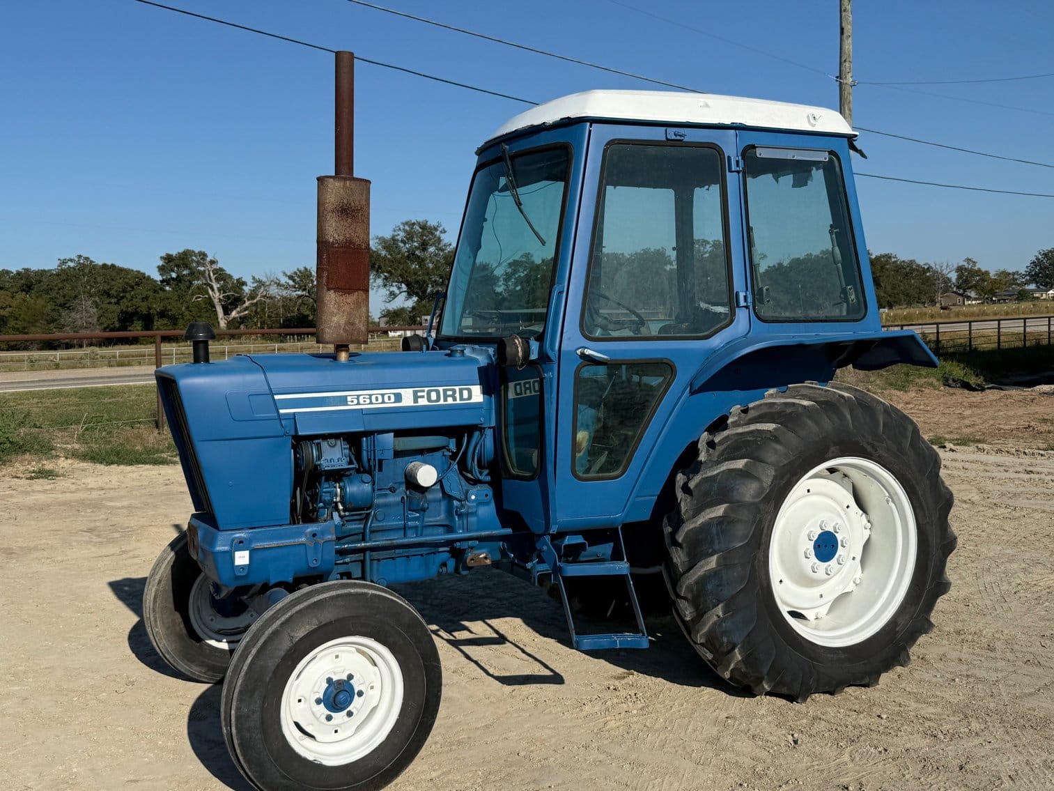 Ford 5600 Equipment Image0