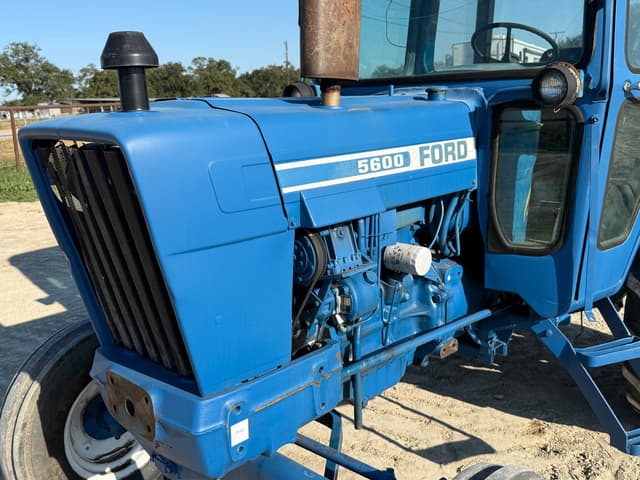 Image of Ford 5600 equipment image 3