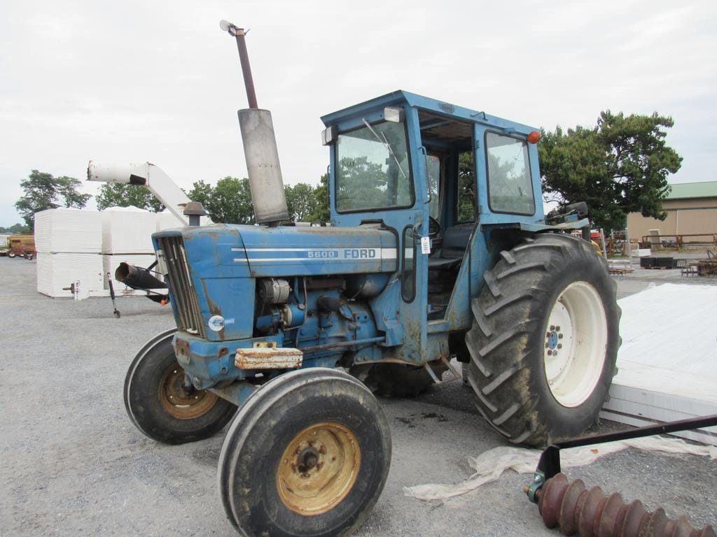 Main image Ford 5600