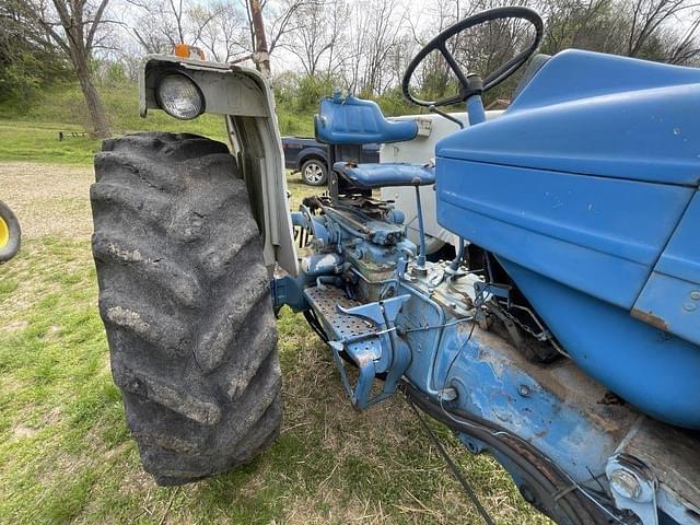 Image of Ford 5600 equipment image 4