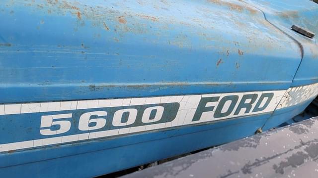 Image of Ford 5600 equipment image 4